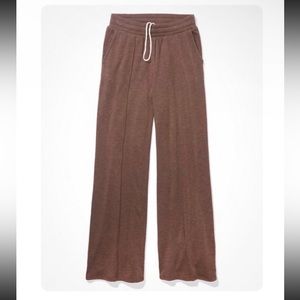 AE Fleece Skater Wide-Leg Sweatpant
